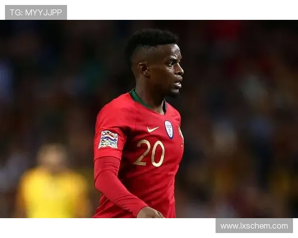 足球场上的璀璨星光多名足球明星写真展现运动魅力与个性风采