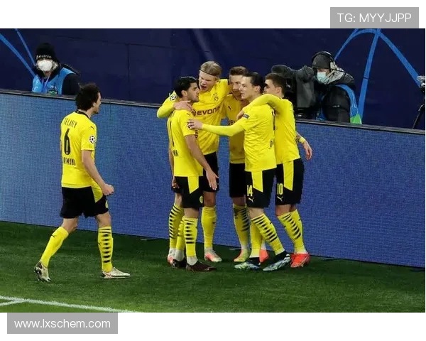 当今足坛最炙手可热的明星球员是谁引发了全球球迷的热议与关注