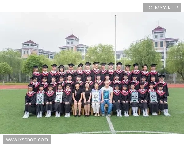 朗朗的足球明星徒弟如何在绿茵场上追逐梦想与荣耀