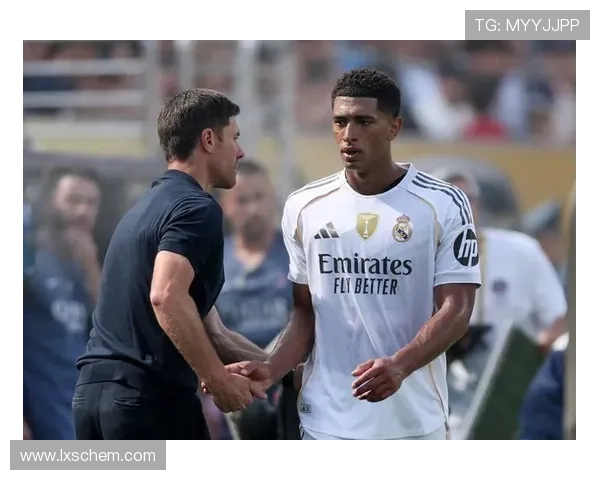 足球巨星亲临NBA现场助阵球迷热情高涨共庆体育盛事 足球巨星亲临NBA现场助阵球迷热情高涨共庆体育盛事