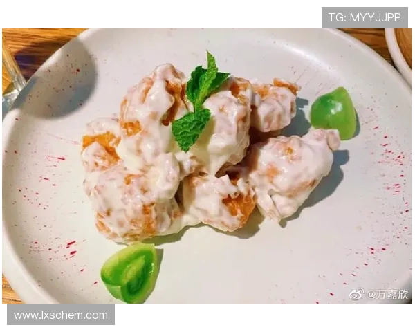 足球明星挑战榴莲美食大作战引发热议视频曝光网友纷纷围观评论精彩不断 足球明星挑战榴莲美食大作战引发热议视频曝光网友纷纷围观评论精彩不断